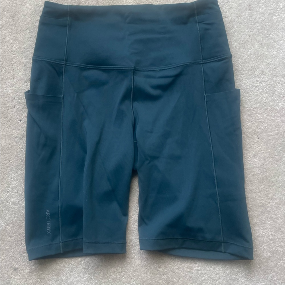 Arcteryx 8” Essent Trail Running Shorts, sz 6, Labyrinth Green